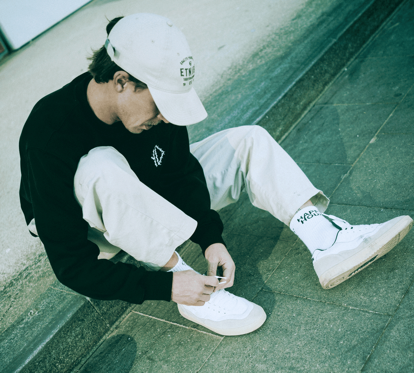 エトニーズ SNAKE WHITE NAVY
