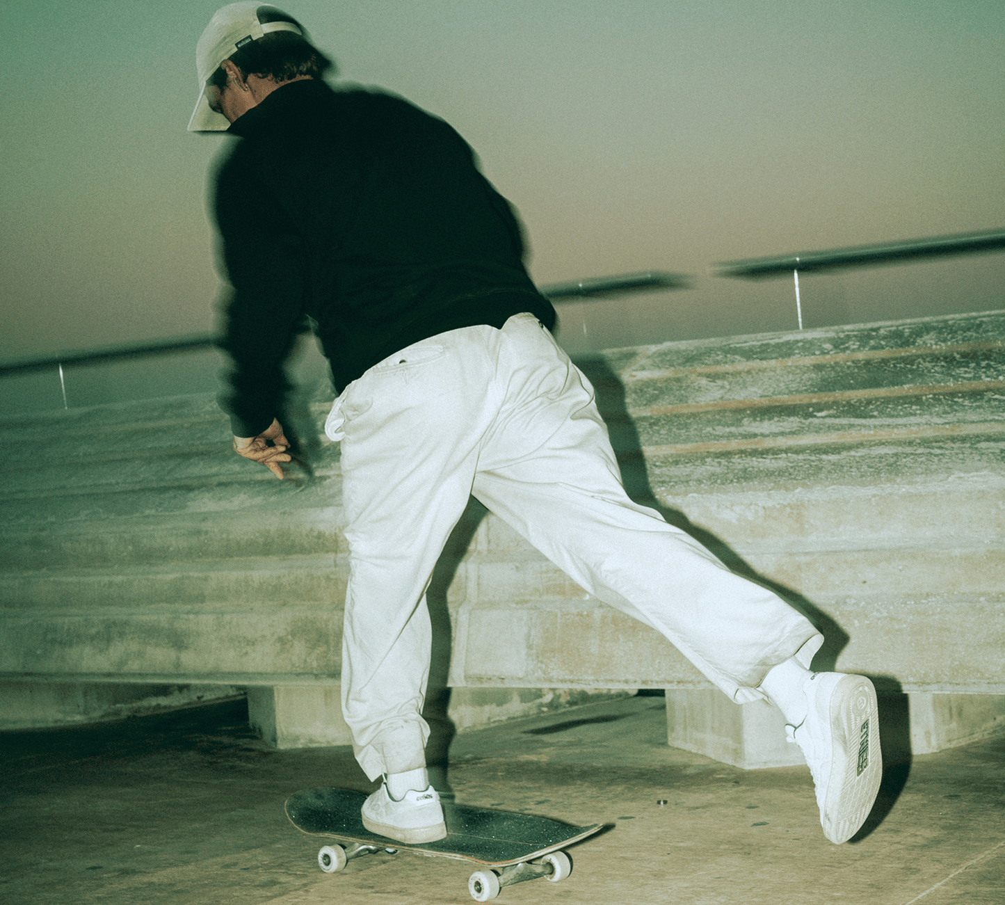 エトニーズ SNAKE WHITE NAVY