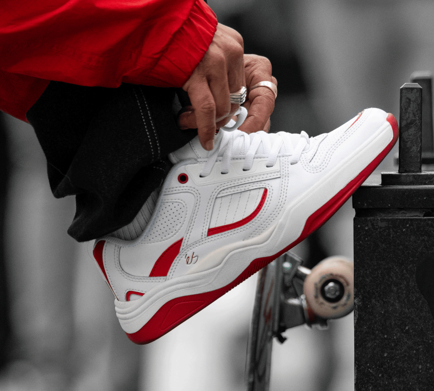 エス TJ ROGERS WHITE RED