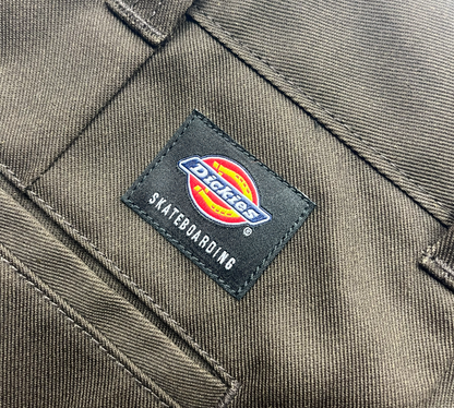 DICKIES ディッキーズ SKATEBOARDING REGULER FIT PANT DARK BROWN スケートボード パンツ チノパン