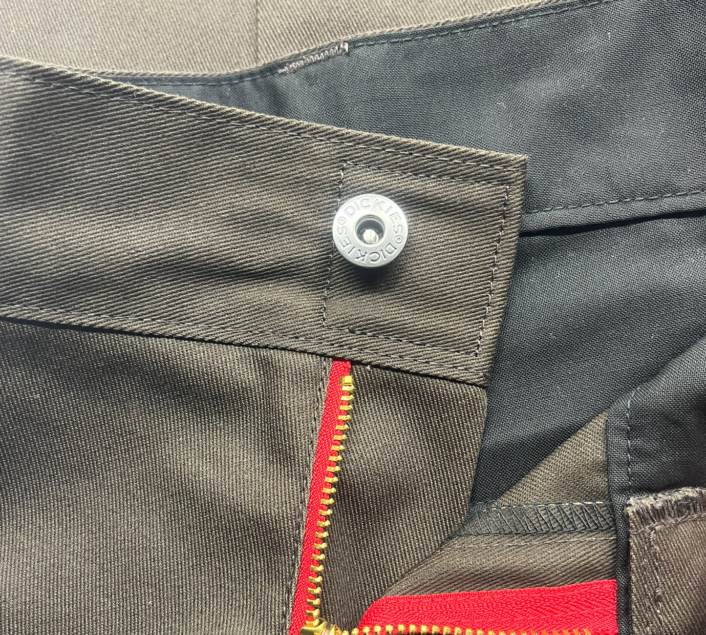 DICKIES ディッキーズ SKATEBOARDING REGULER FIT PANT DARK BROWN スケートボード パンツ チノパン