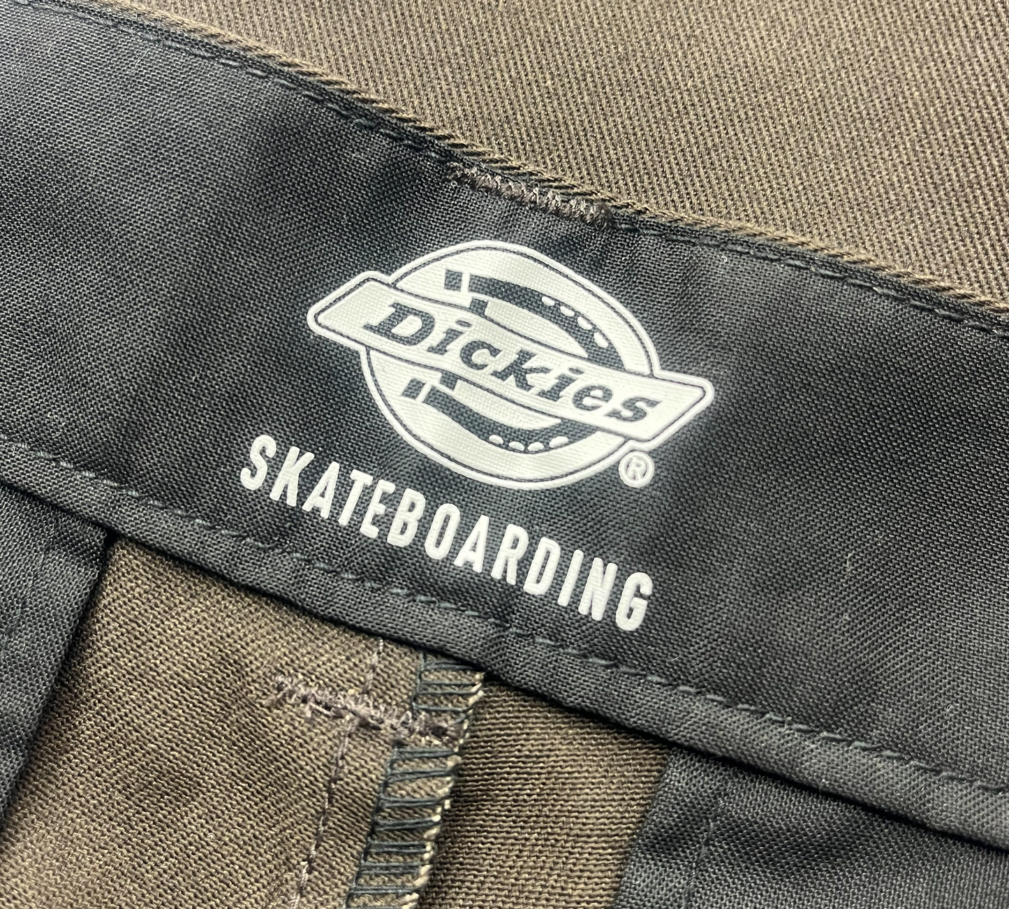 DICKIES ディッキーズ SKATEBOARDING REGULER FIT PANT DARK BROWN スケートボード パンツ チノパン